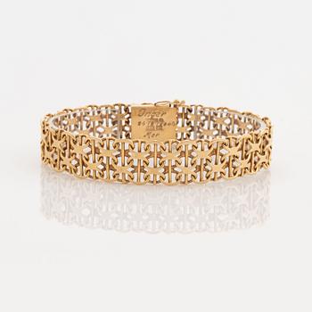 18K gold bracelet.