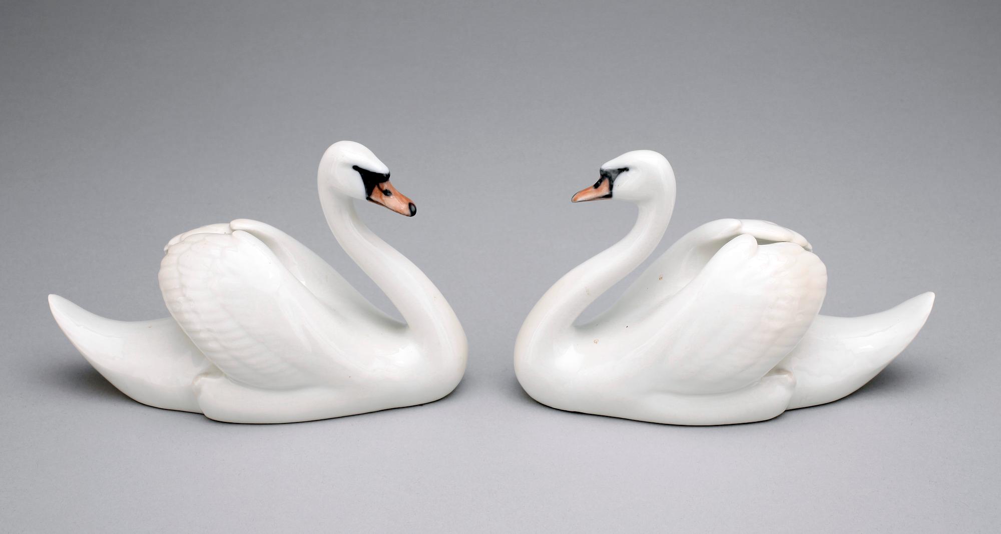 FIGURINER, ett par, porslin, Royal Copenhagen, Danmark, 1900-talets andra hälft.
