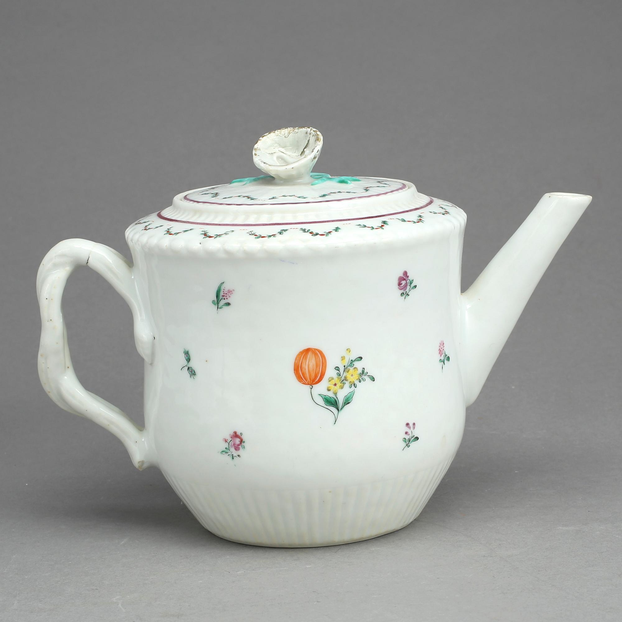 TEKANNA, porslin, Kina, Qingdynastin, omkring år 1800.