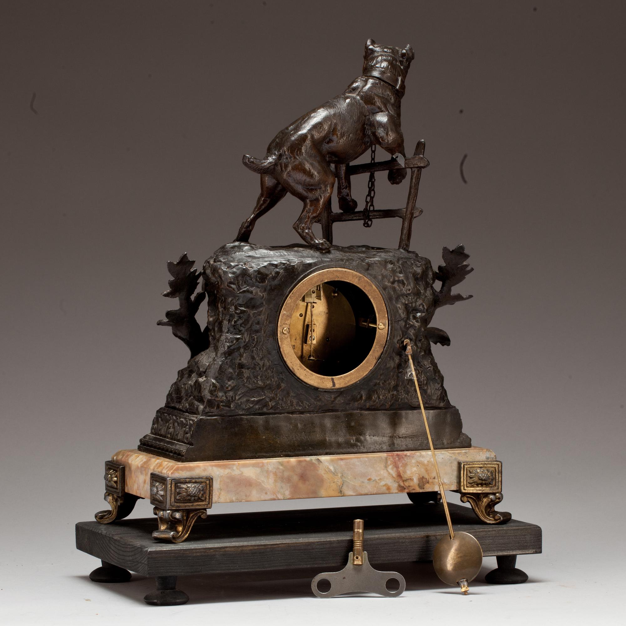 BORDSPENDYL, troligen Rysslan, 1800/1900-tal.
