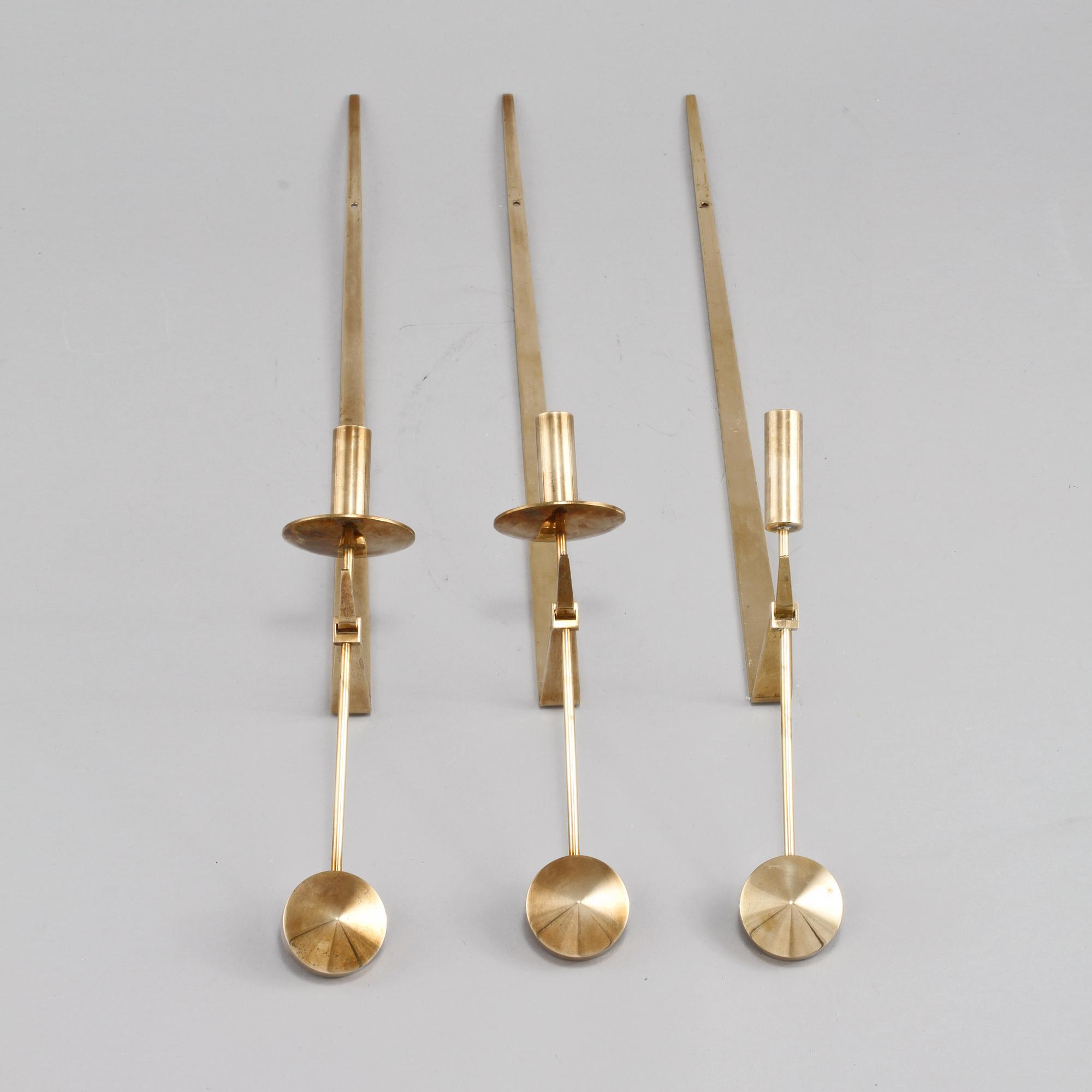 VÄGGLAMPETTER, 2 + 1 st, mässing, "Pendel", Pierre Forsell, Skultuna, 1900-talets andra hälft.