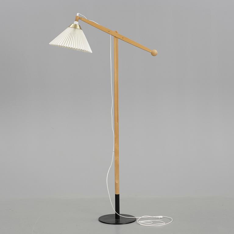 GOLVLAMPA, modell 325, Vilhem Wohlert, Le Klint, 1900-talets slut.