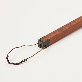 A wooden steelyard balance by N. Lind (manufacturer of instruments in Stockholm third quarter 18th century - 1798), 1765.