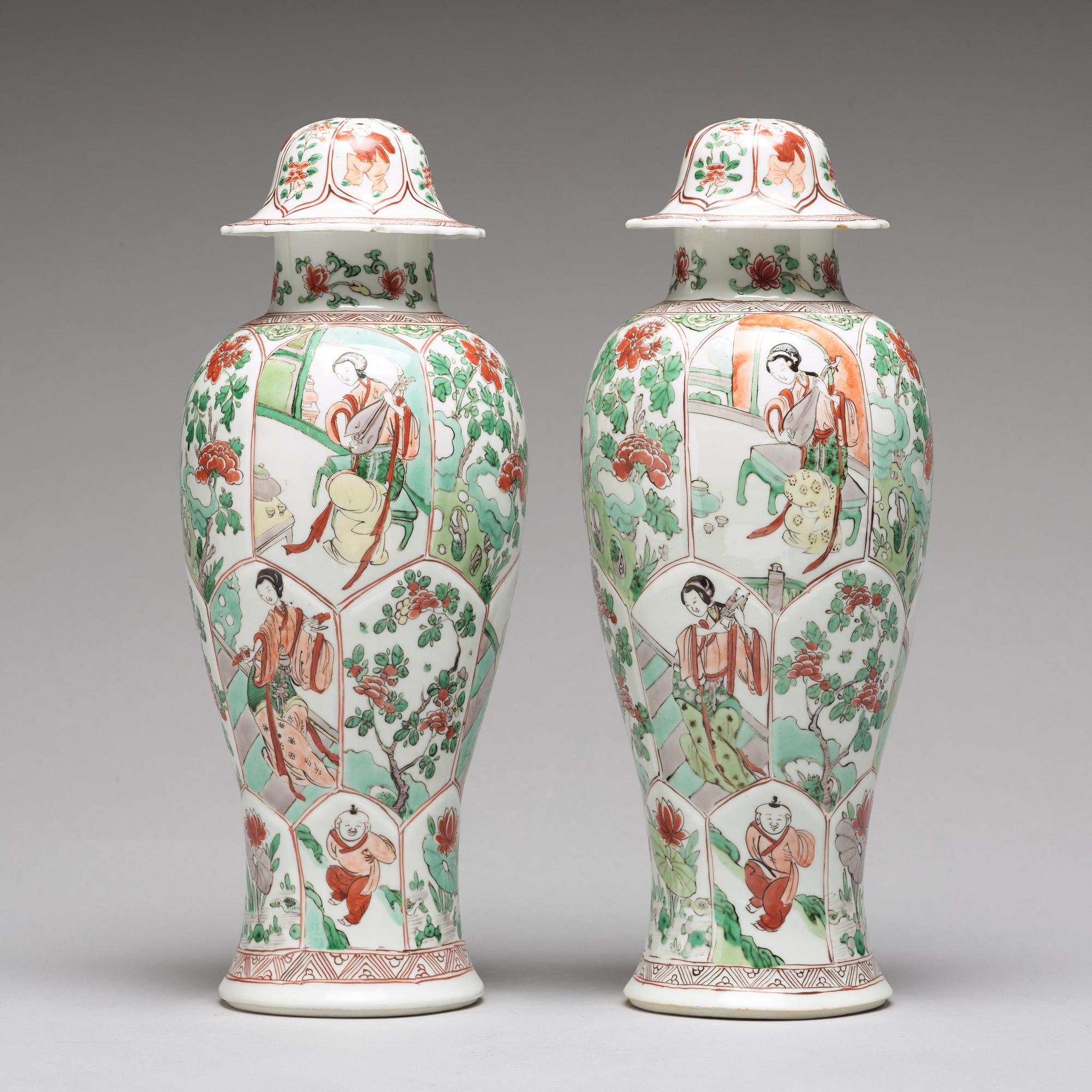 A pair of famille verte vases, Qing dynasty, Kangxi (1662-1722).