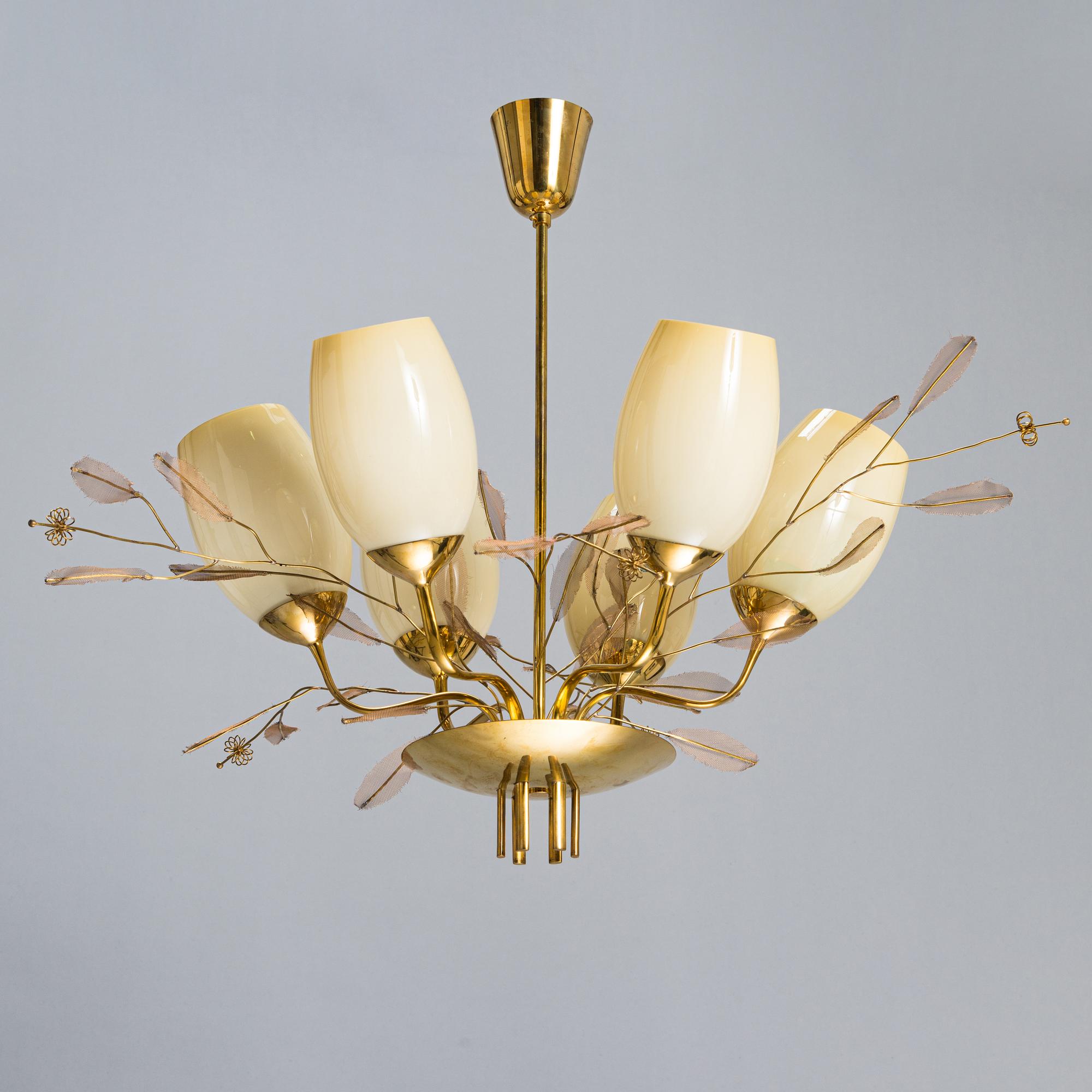 Paavo Tynell, A mid-20th-century '9029/6' chandelier for Taito, Finland.