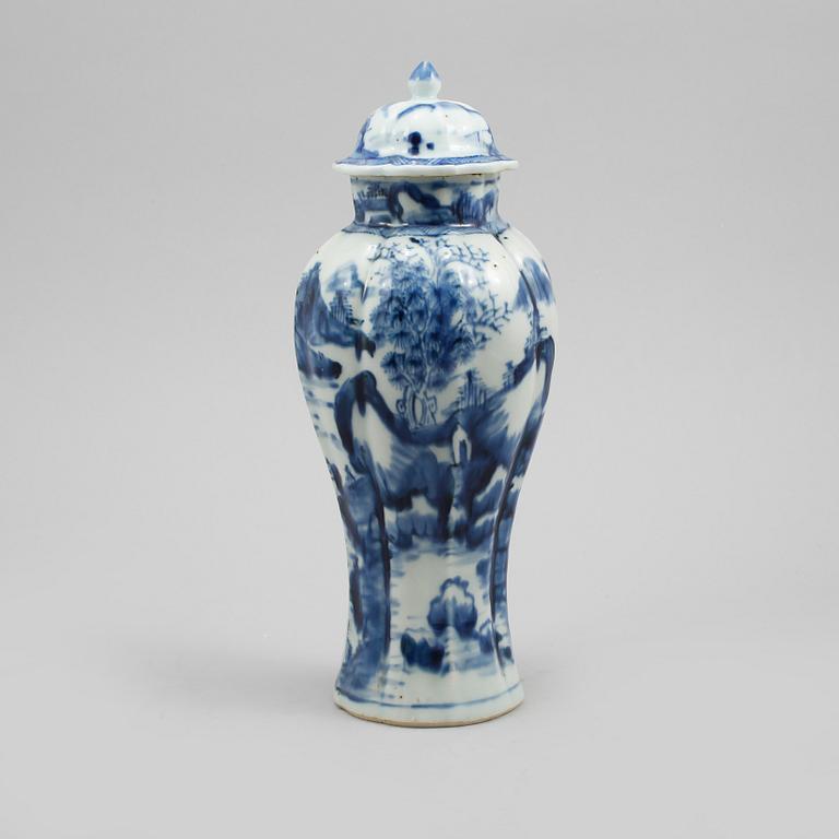 LOCKURNA, porslin, Kina, 1800/1900-tal.