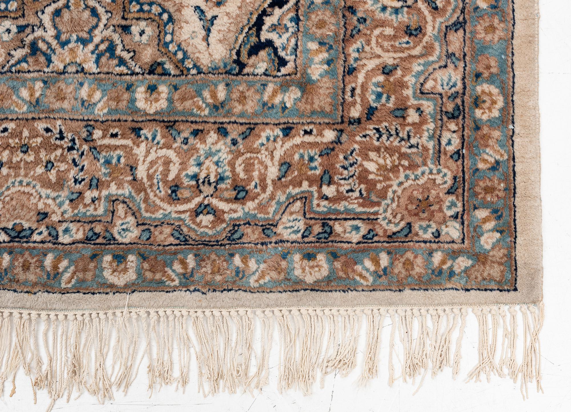 Carpet, approx. 290 x 180 cm.