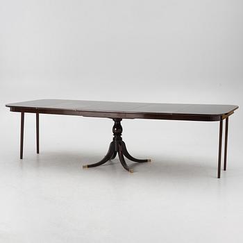 An English style dining table, 20th century.