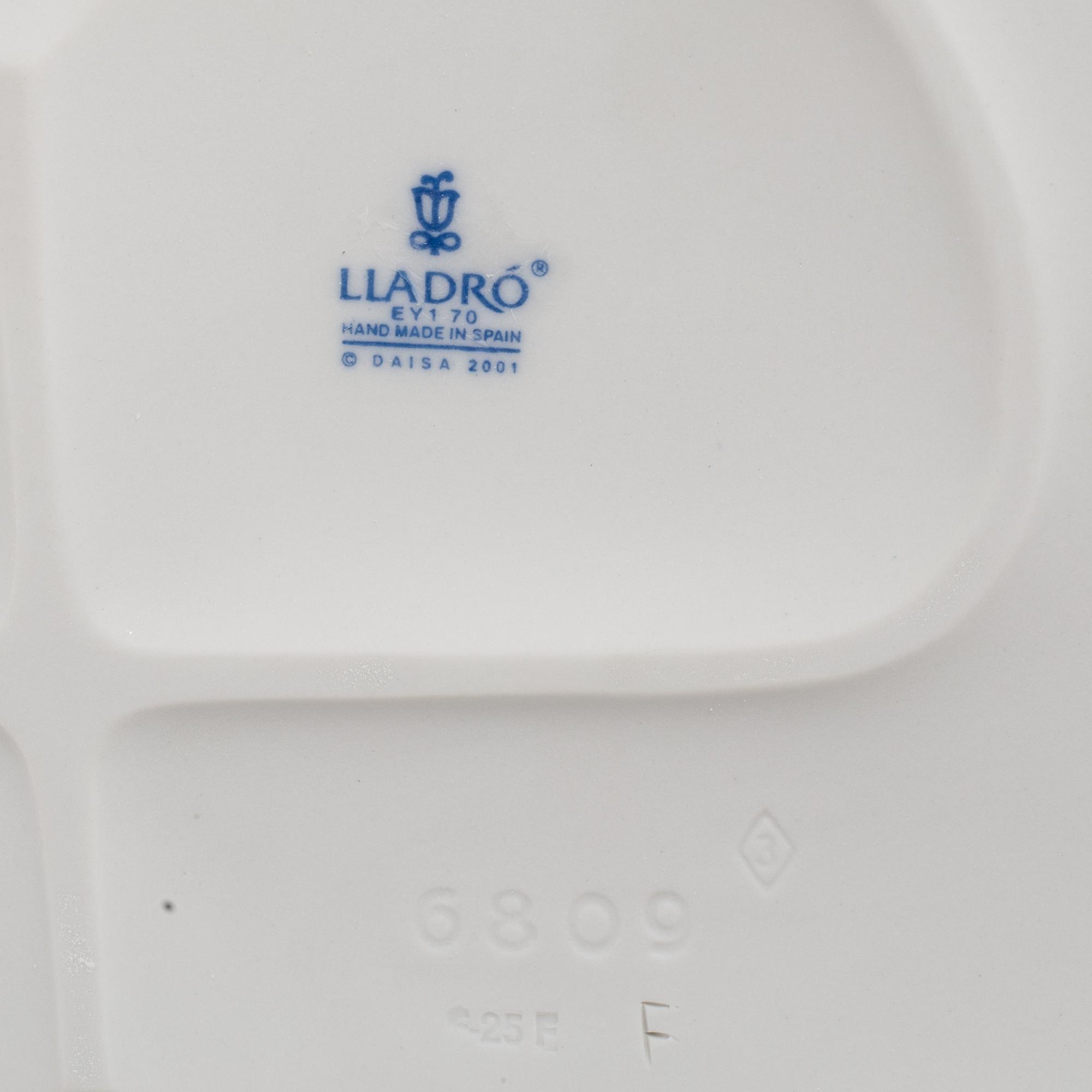 Miguel Angel Santaeulalia, figurin, "Flowers for everyone", Lladró, Spanien.