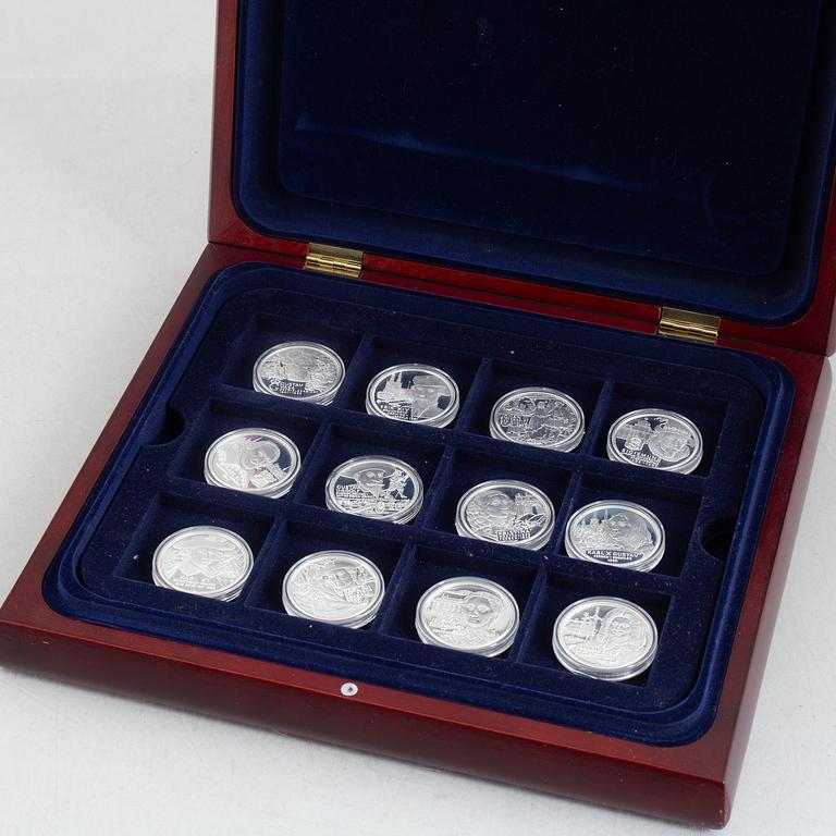 Myntsamling, minnes- och jubileumsmynt, 61 st, mestadels i silver. I tre schatull.