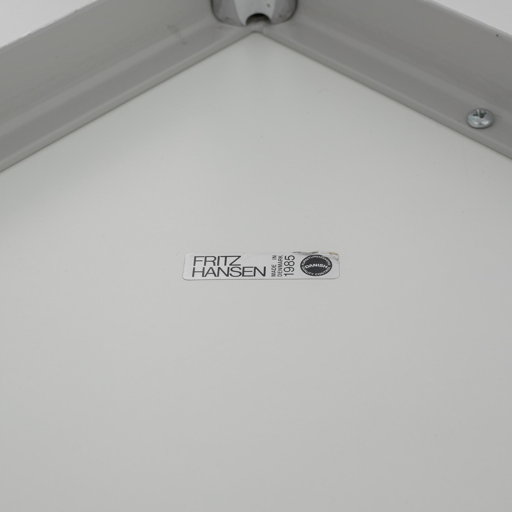 An Arne Jacobsen table for Fritz Hansen, Signed with label and dated 1985.