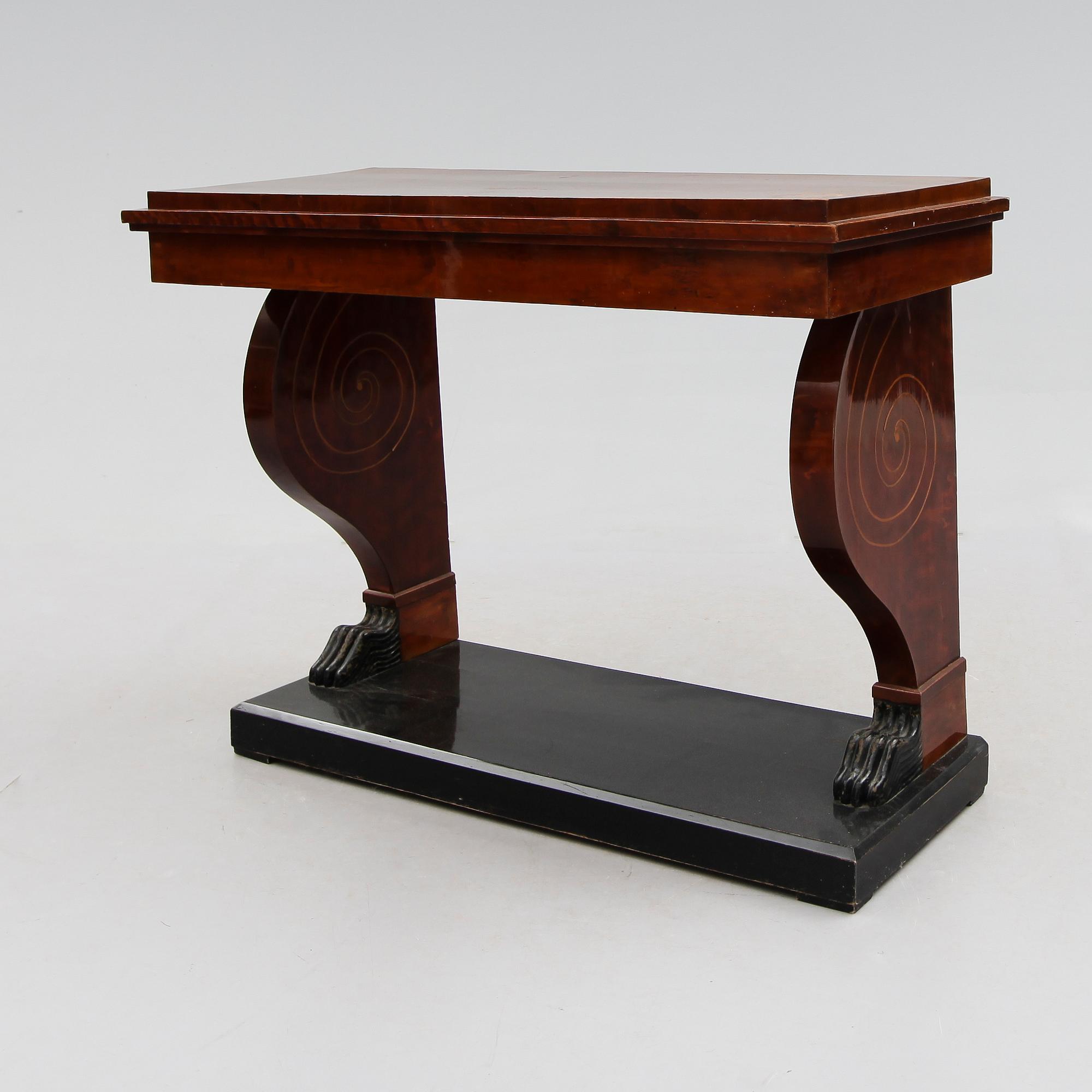 KONSOLBORD, Karl Johan, 1800-talets mitt.
