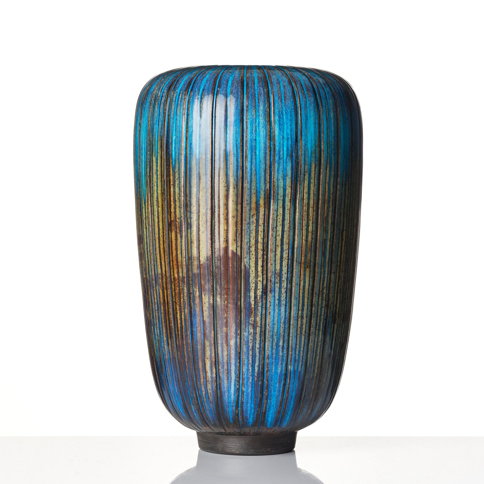 Wilhelm Kåge, a grand "Farsta" stoneware vase, Gustavsberg Studio, Sweden 1950s.