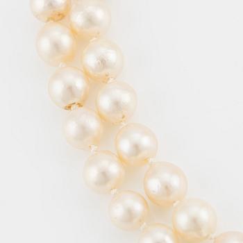 Ole Lynggaard, double-strand pearl necklace, clasp in 18K gold with a brilliant-cut diamond.