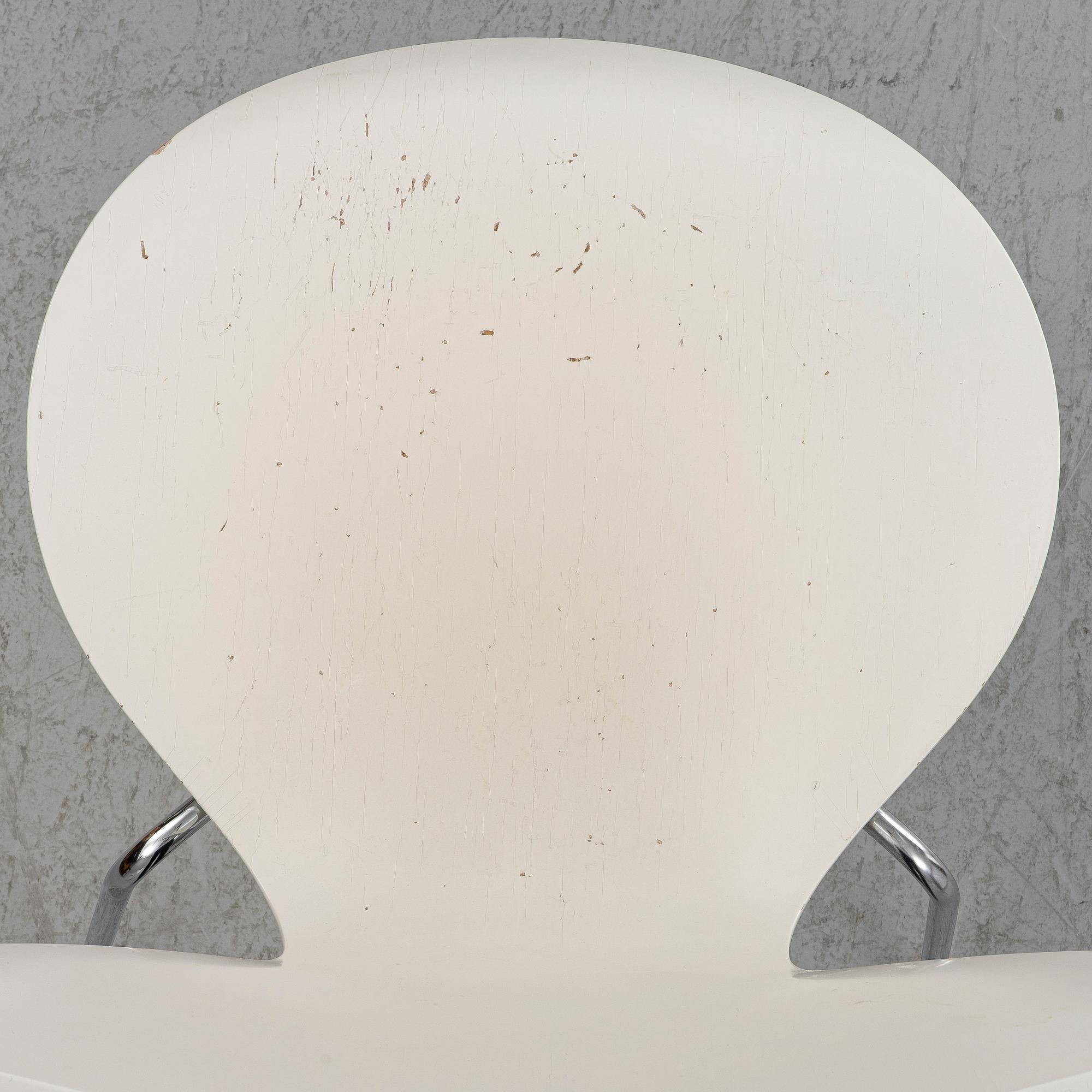 Arne Jacobsen, four 'Series 7' chairs, Fritz Hansen, Denmark, 1998.