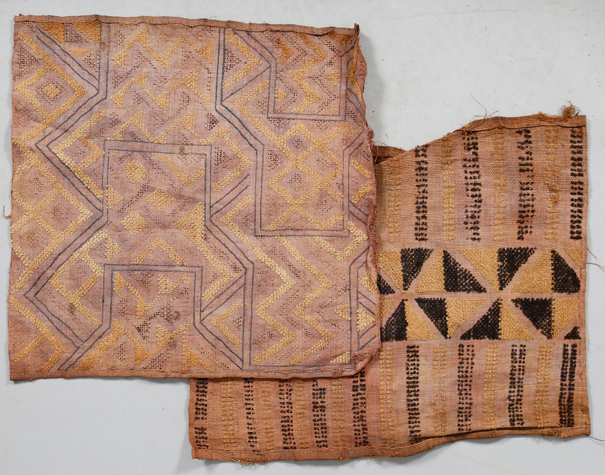CEREMONIELL MASK samt BASTDUKAR, Afrika, 1900-tal.
