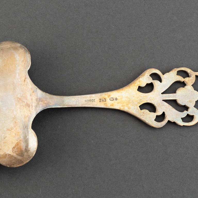 A Norwegian 20th century silver sandwich-/cake-spade.