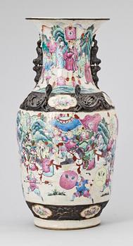 VAS, porslin, Kina 1800/1900-tal.
