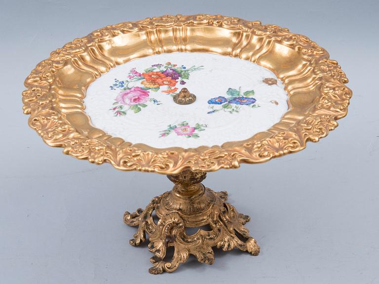 A DISH.