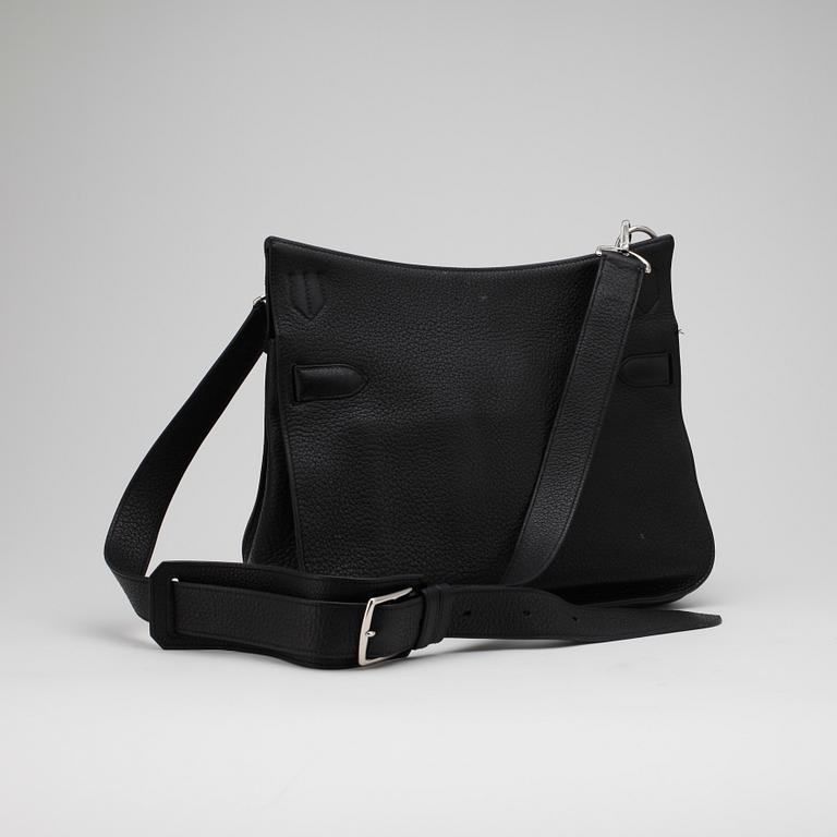 HERMÈS, a black Clemence bullcalf "Jypsière" shoulder bag.