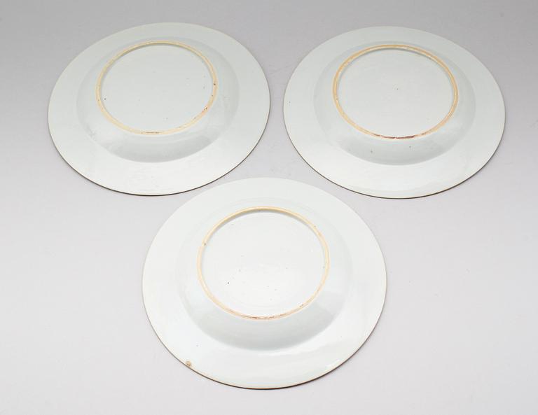 TALLRIKAR, 3 st, porslin, Qianlong 1736-1795.