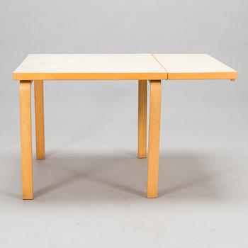 Alvar Aalto, Klahvipöytä, Artek, 1900-luvun puoliväli.