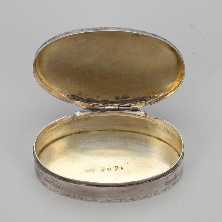 NUUSKARASIA, hopeaa, Anders Gottlieb Hall (1786-1788), Turku epäselvä vuosileima mahdollisesti 1788. Paino noin 67,2 g.