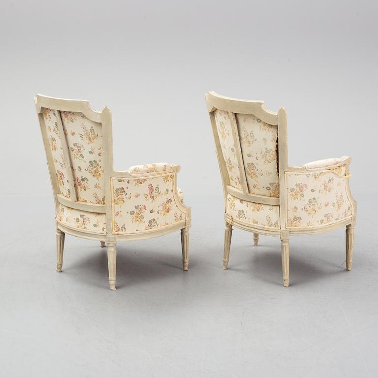 Fåtöljer, två stycken snarlika, Directoire-stil, 1700-talets slut samt 1800-tal, Frankrike.
