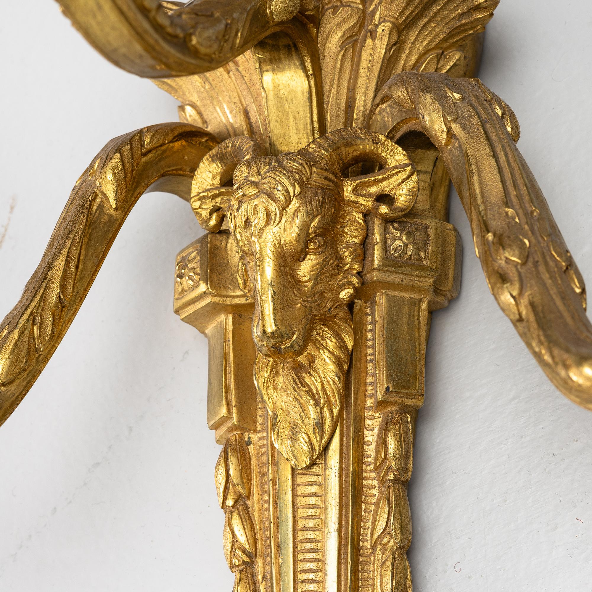 Appliquer, ett par, för tre ljus, omkring år 1900, Louis XVI-stil.