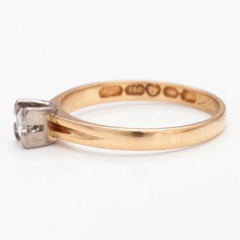 An 18K gold ring with a diamonds ca. 0.22 ct. Pentti Anttila, Helsinki 1968.