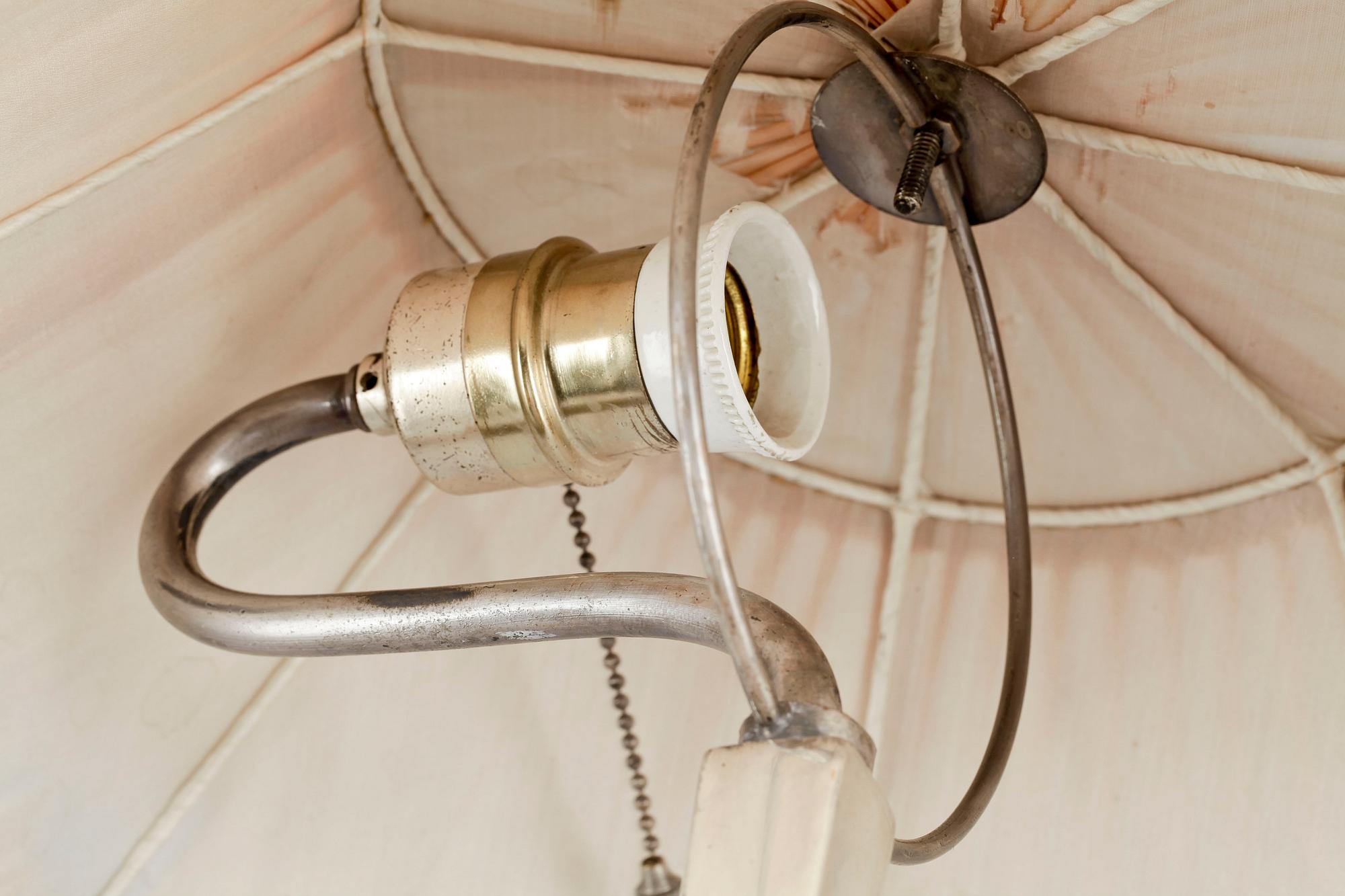 BORDSLAMPA, nysilver, CG Hallberg, Stockholm, 1920-30-tal.