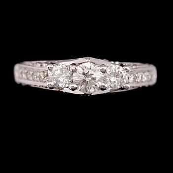 RING, 14 k vitguld, briljantslipade diamanter tot 0.96 ct.