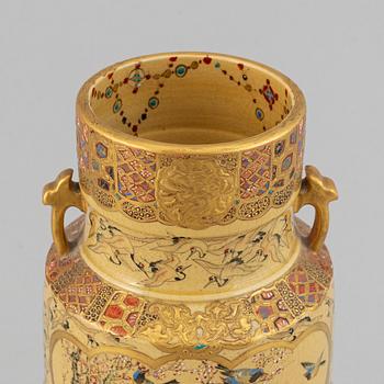 A richly decorated japanese Satsuma vase, made in Kobe Japan, Meiji period (1868-1912).