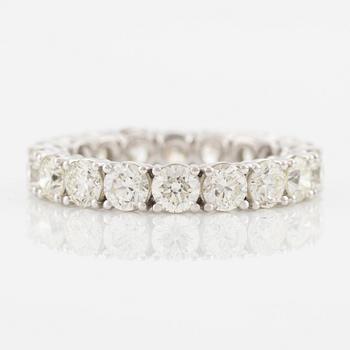Ring in 18K gold with round brilliant-cut diamonds.
