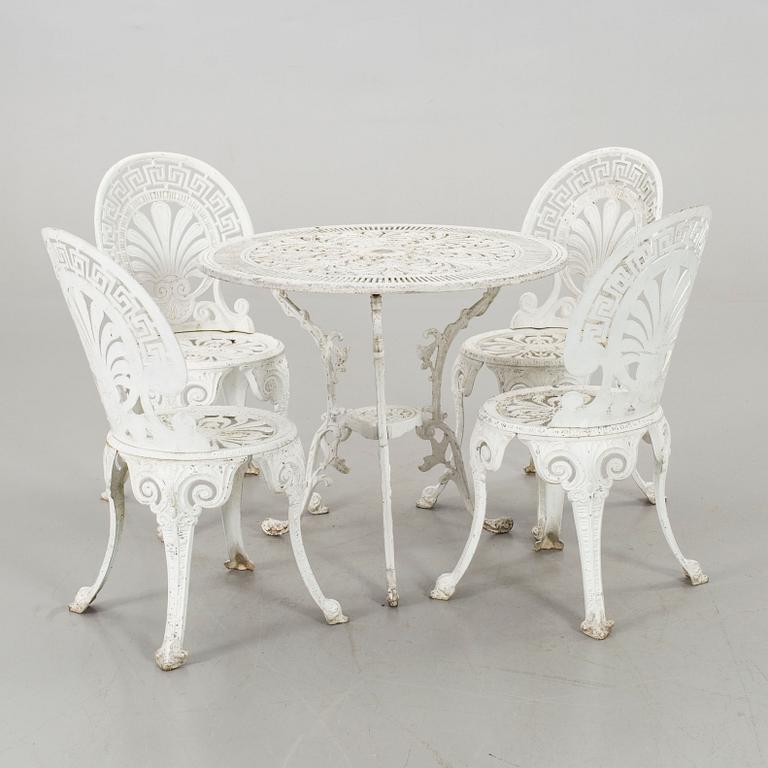 A SET OF FOUR GARDEN CHAIRS AND A GARDEN TABLE, second half of 20th century.