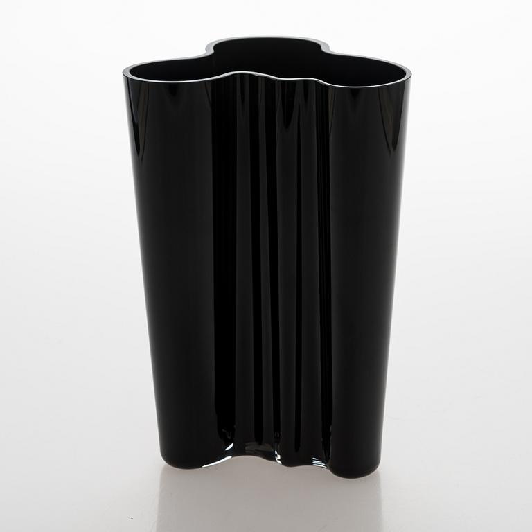 Alvar Aalto,  maljakko, merkitty Iittala.