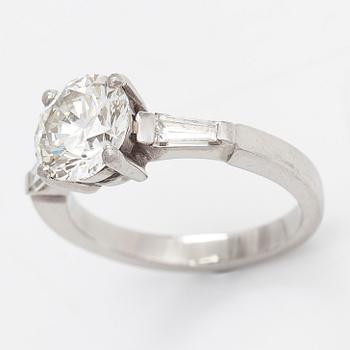 A platinum ring with a brilliant cut diamond ca 1.80 ct and two side-diamonds totalling ca 0.10 ct. With certificate.