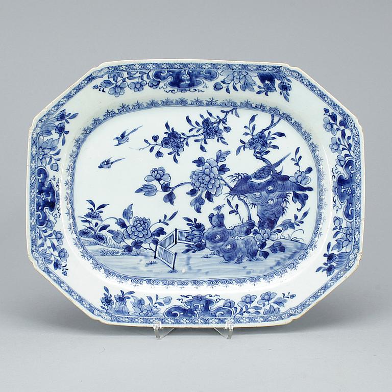 STEKFAT, porslin, Kina, Qing dynastin, Qianlong (1736-1795).