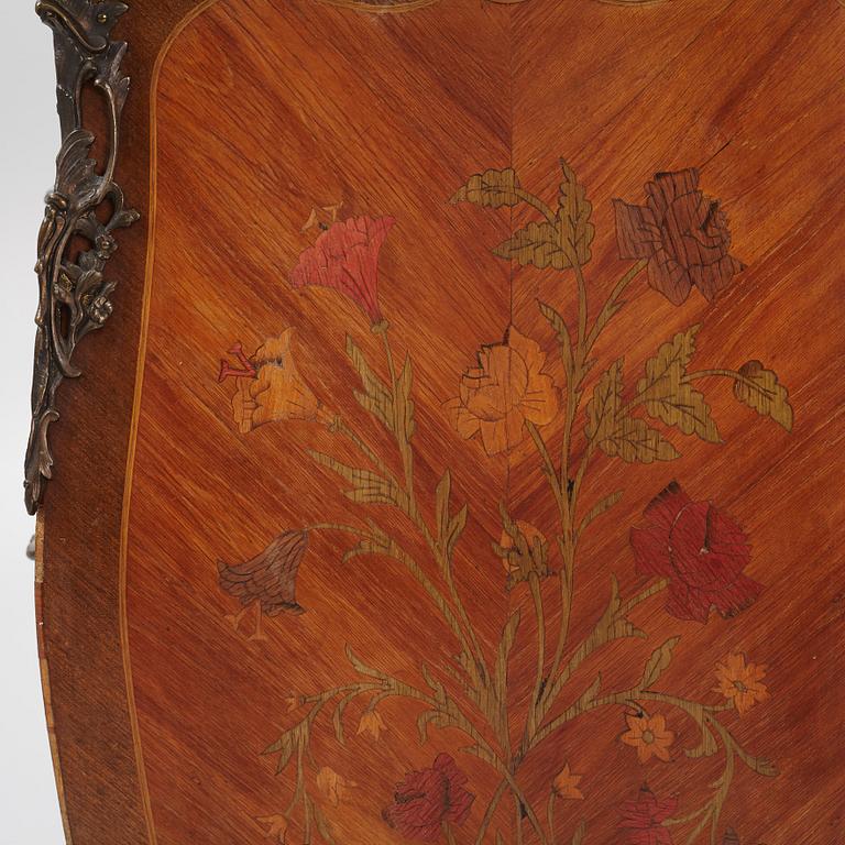 A Louis XV-style marquetry commode, first part of the 20th century.