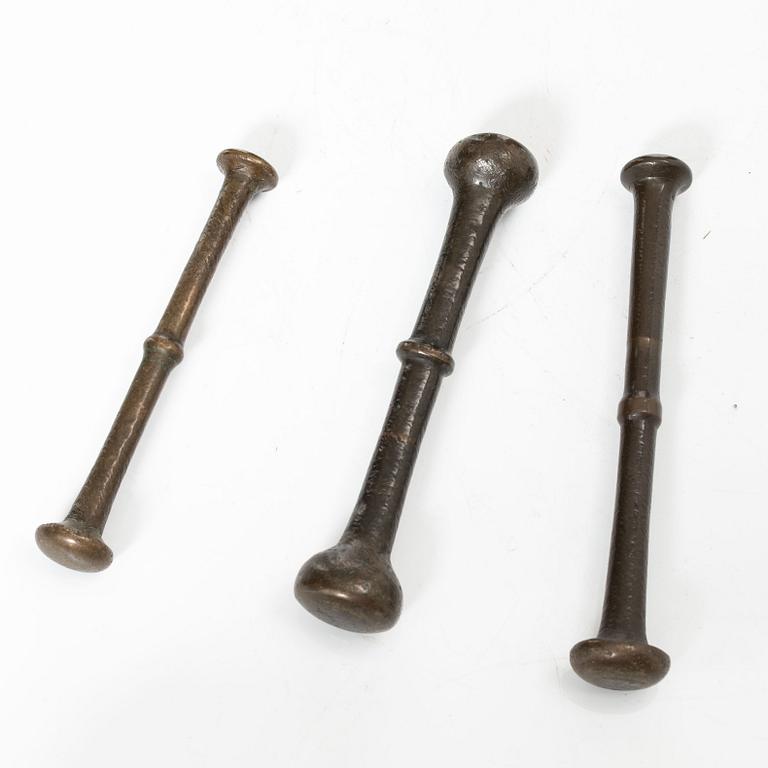A set of three brass mortars with pestles, later part 18th century / early 19th century.