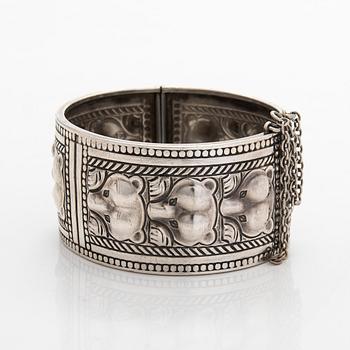 Kalevala Koru, rannekoru, "Karhu", sterlinghopeaa. Helsinki 1980.