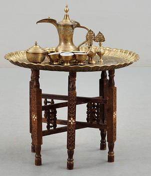 RÖKBORD, med tillbehör. Orientaliskt, 1800/1900-tal.