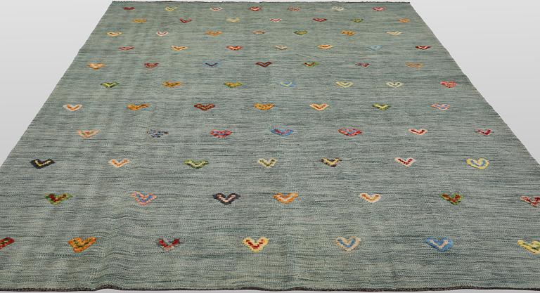 A Kelim carpet, 297 x 202 cm.