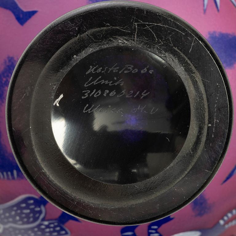 Ulrica Hydman-Vallien, a glass bowl, Kosta Boda.