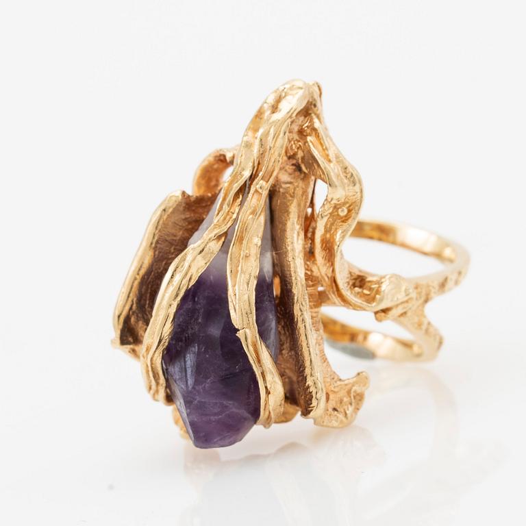 Cocktail ring, 14k gold with amethyst.