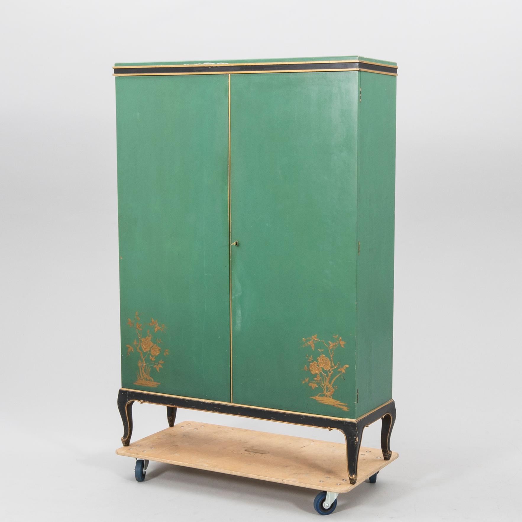 Klädskåp 1920-30-tal.