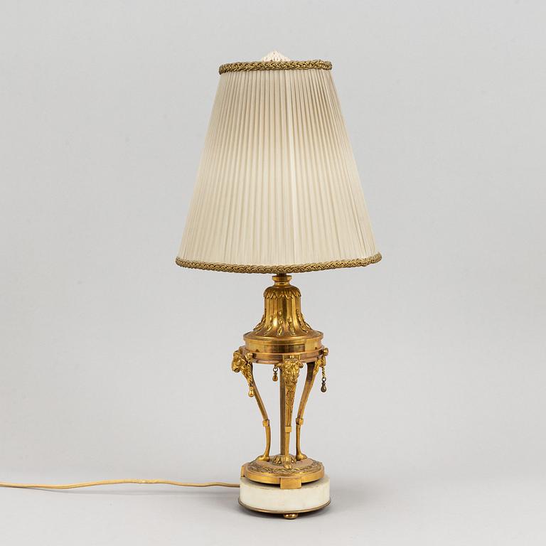 A bronze and marble table lamp, Louis XVI style, first half of the 20th century.