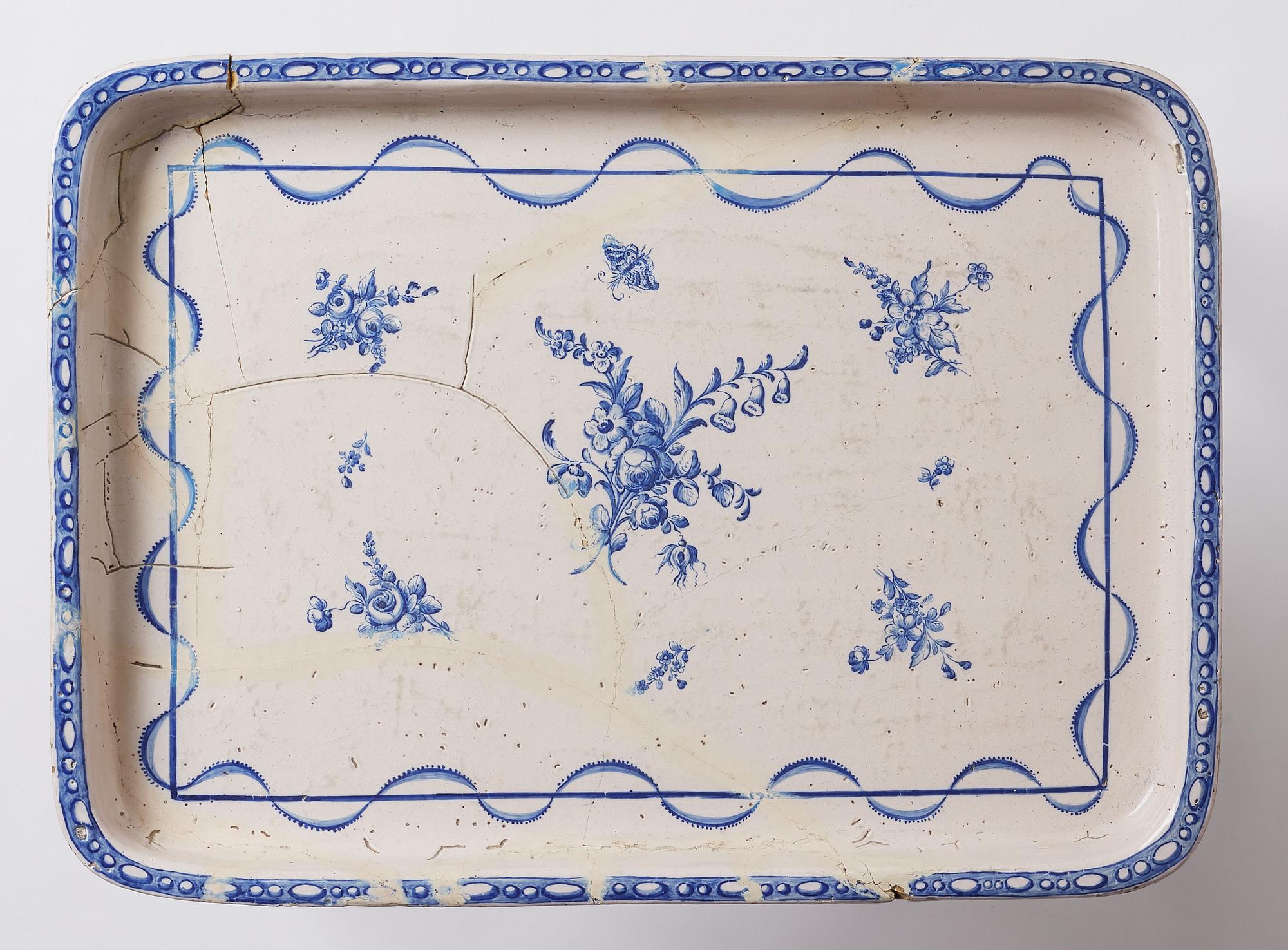 A blue and white faience tea table, second part of the 18th century.