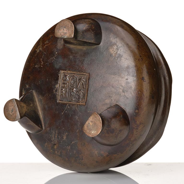 A tripod bronze censer, late Ming dynasty/early Qing dynasty.