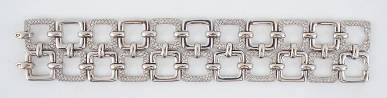 A brilliant-cut diamond bracelet by Wempe.